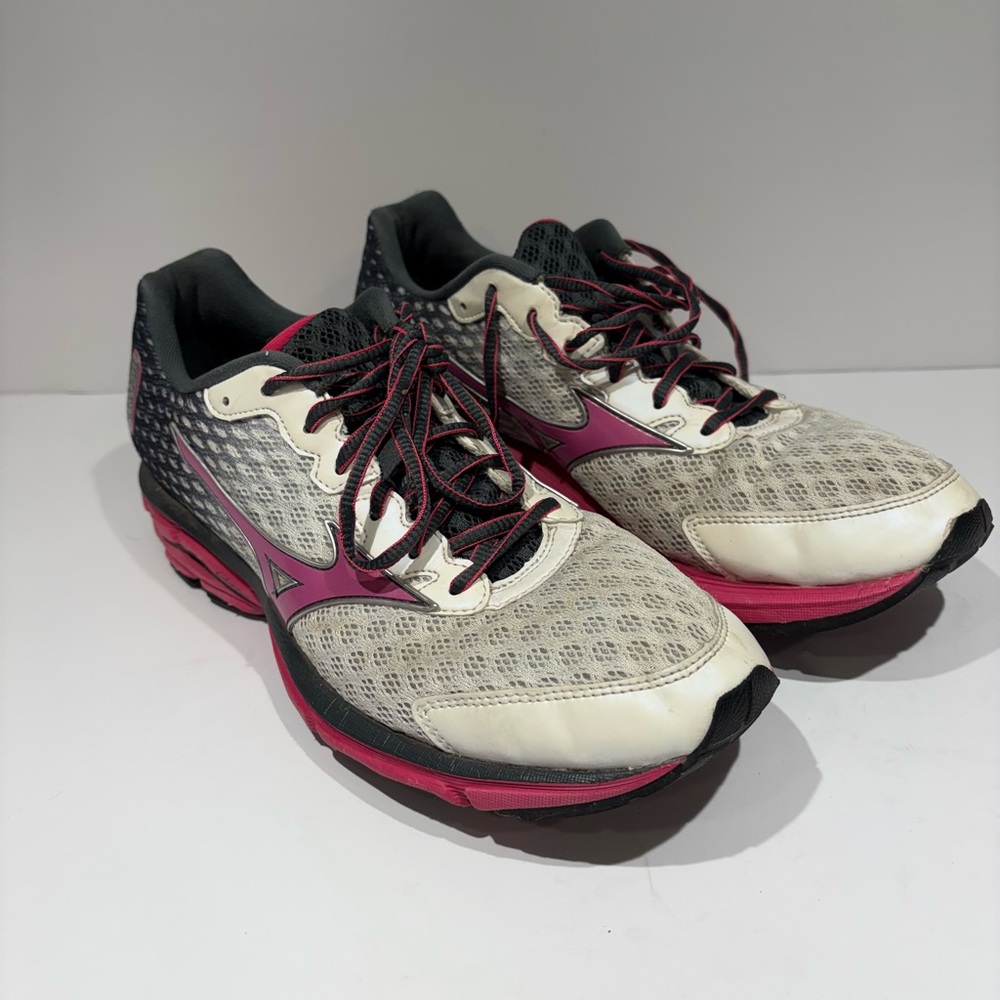 Mizuno Women's Athletic Shoes - Cream and Pink